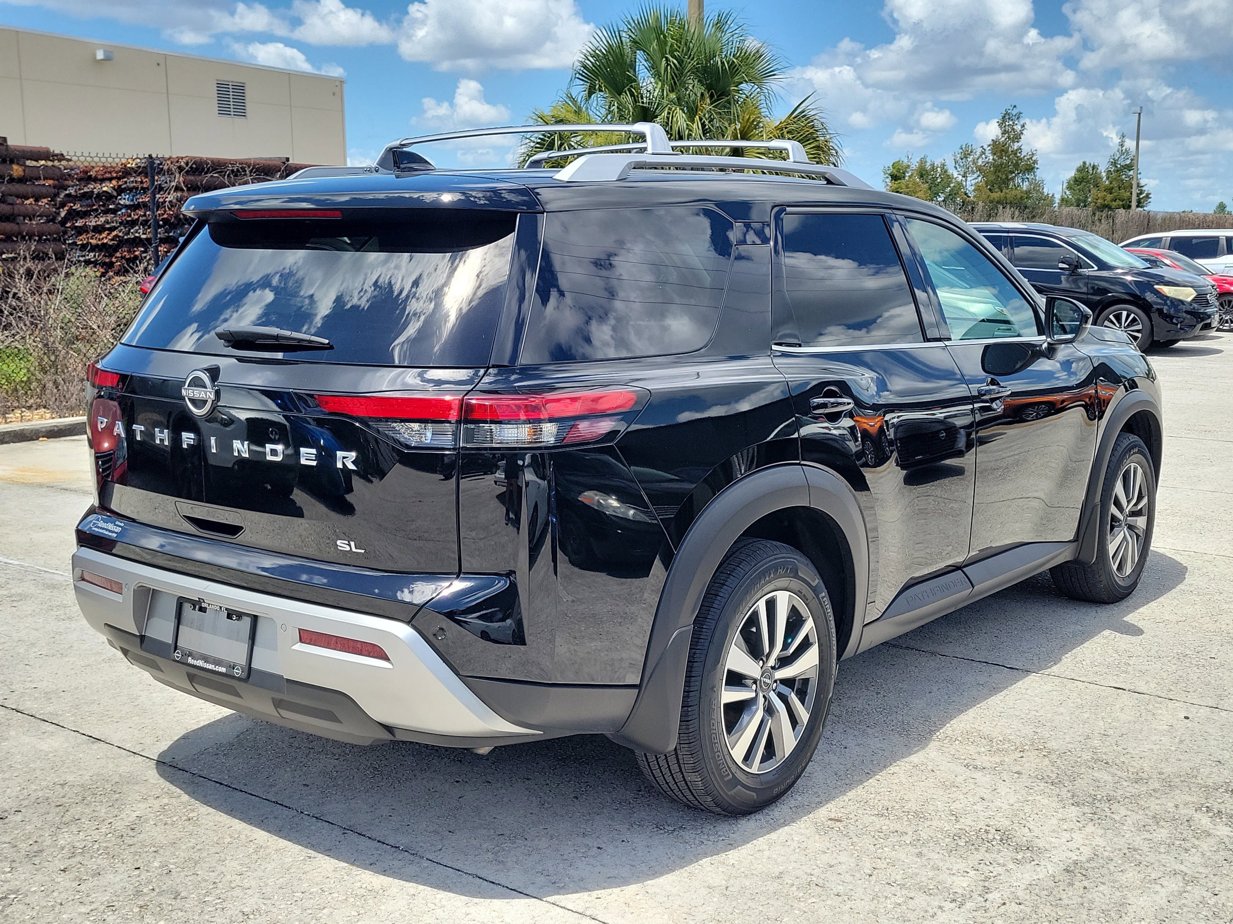 Certified 2024 Nissan Pathfinder SL FWD image 4
