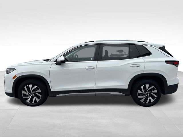 Used 2025 Volkswagen Tiguan S image 2