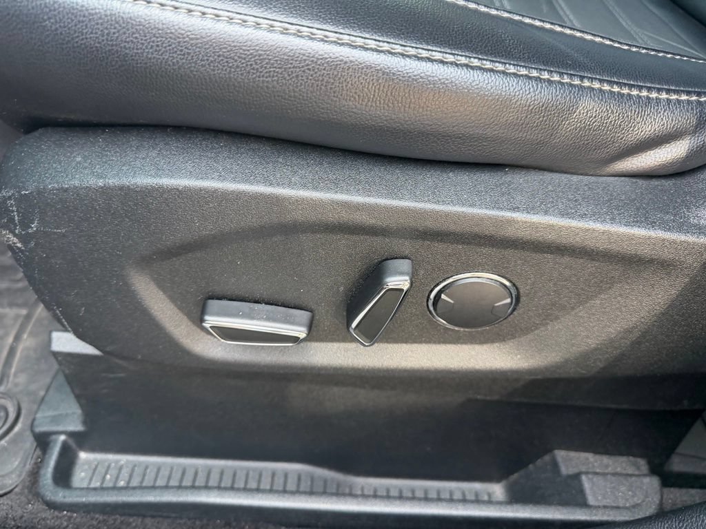 Used 2018 Ford Edge SEL w/ Equipment Group 201A FWD image 11