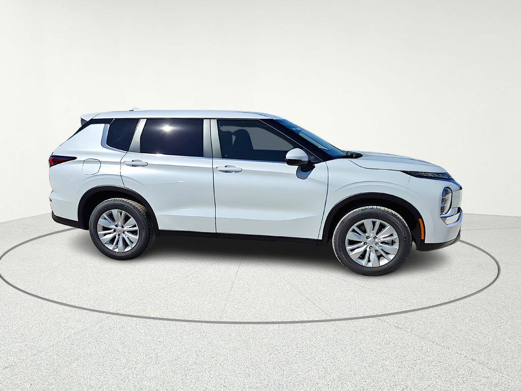 New 2026 Mitsubishi Outlander ES FWD image 8