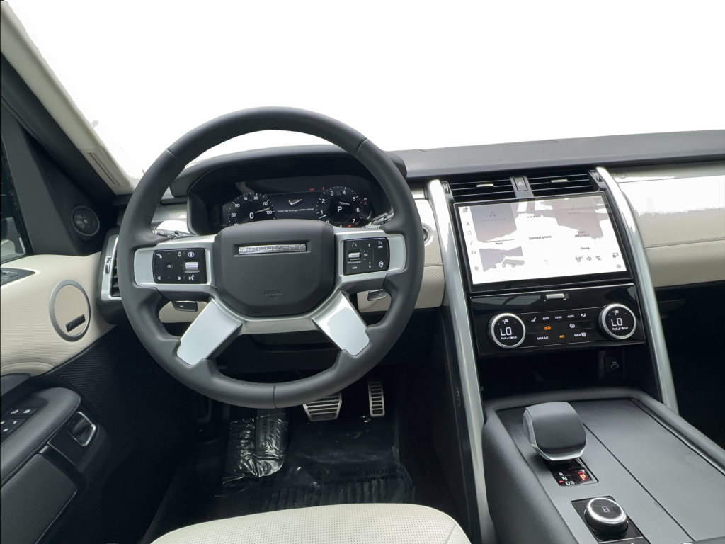 Used 2025 Land Rover Discovery Dynamic SE AWD/4WD image 41