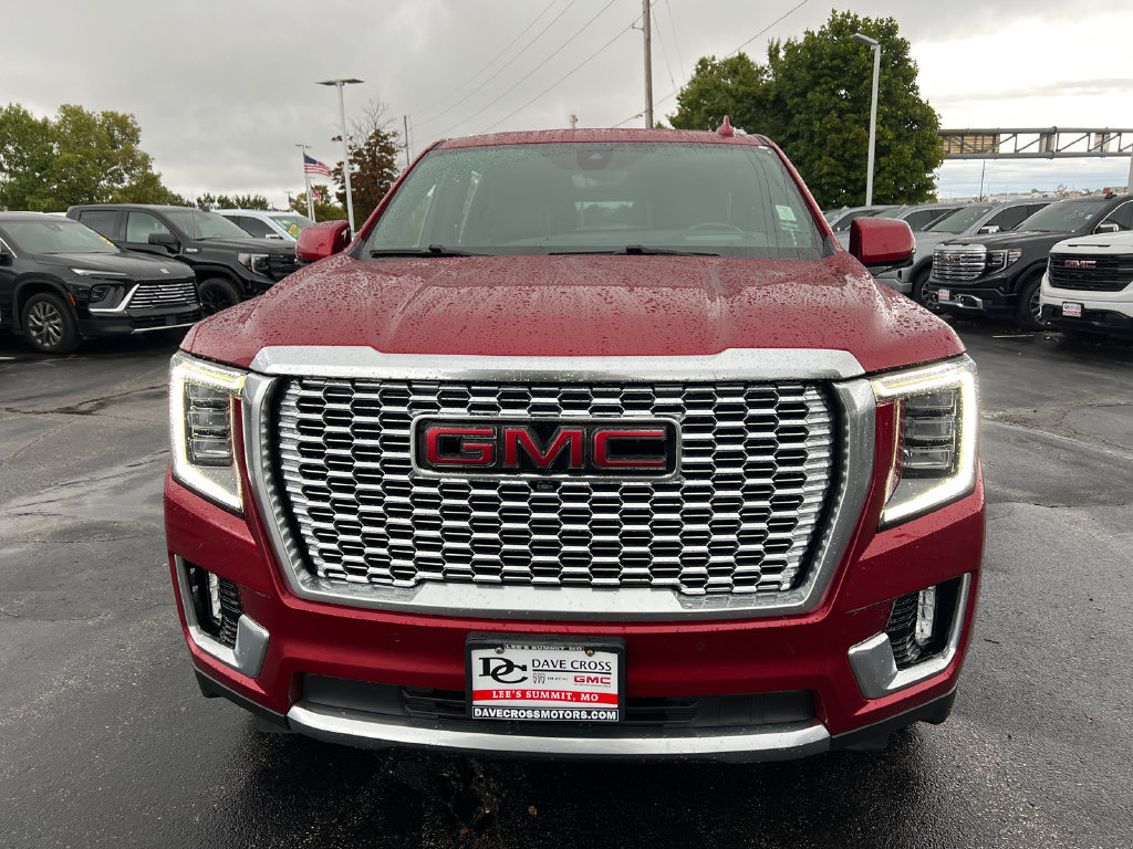 Used 2022 GMC Yukon XL Denali w/ Denali Ultimate Package AWD/4WD image 3