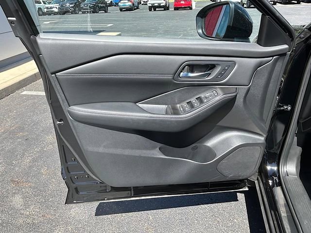 New 2025 Nissan Rogue SL w/ Tech Package image 17