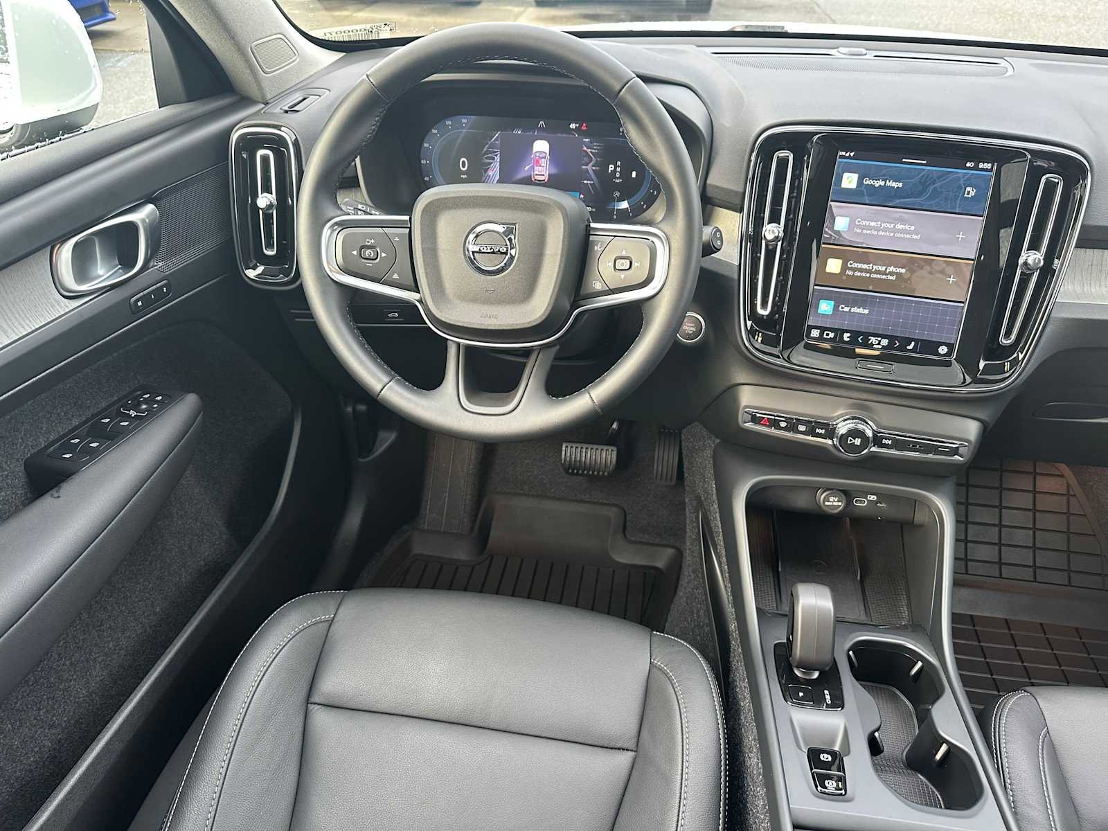 Used 2025 Volvo XC40 B5 Core w/ Climate Package image 17