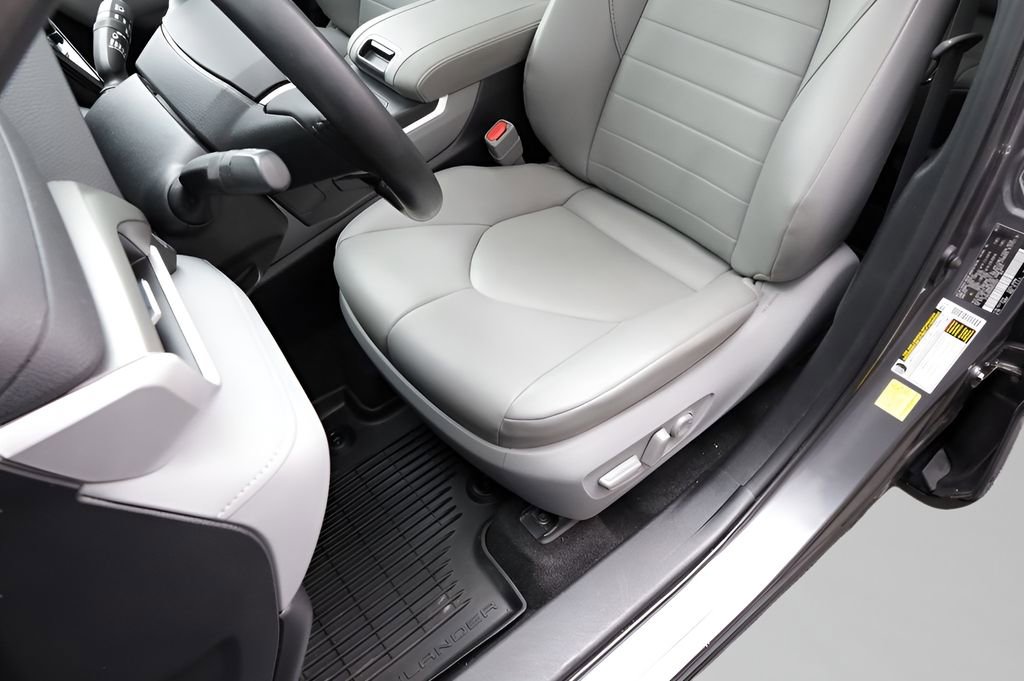 Used 2021 Toyota Highlander XLE image 20