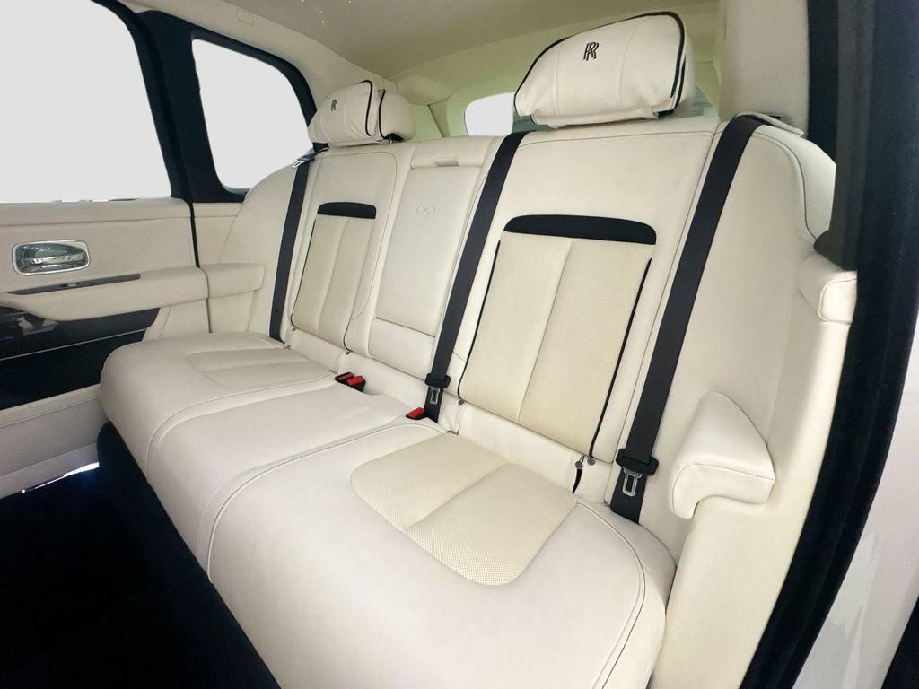 Used 2023 Rolls-Royce Cullinan Black Badge w/ Dark Exterior Package AWD/4WD image 26
