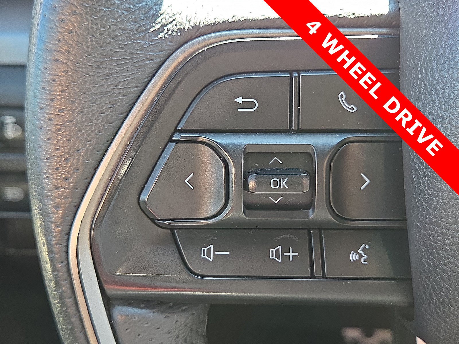 Used 2025 Toyota Tacoma TRD Sport AWD/4WD image 21