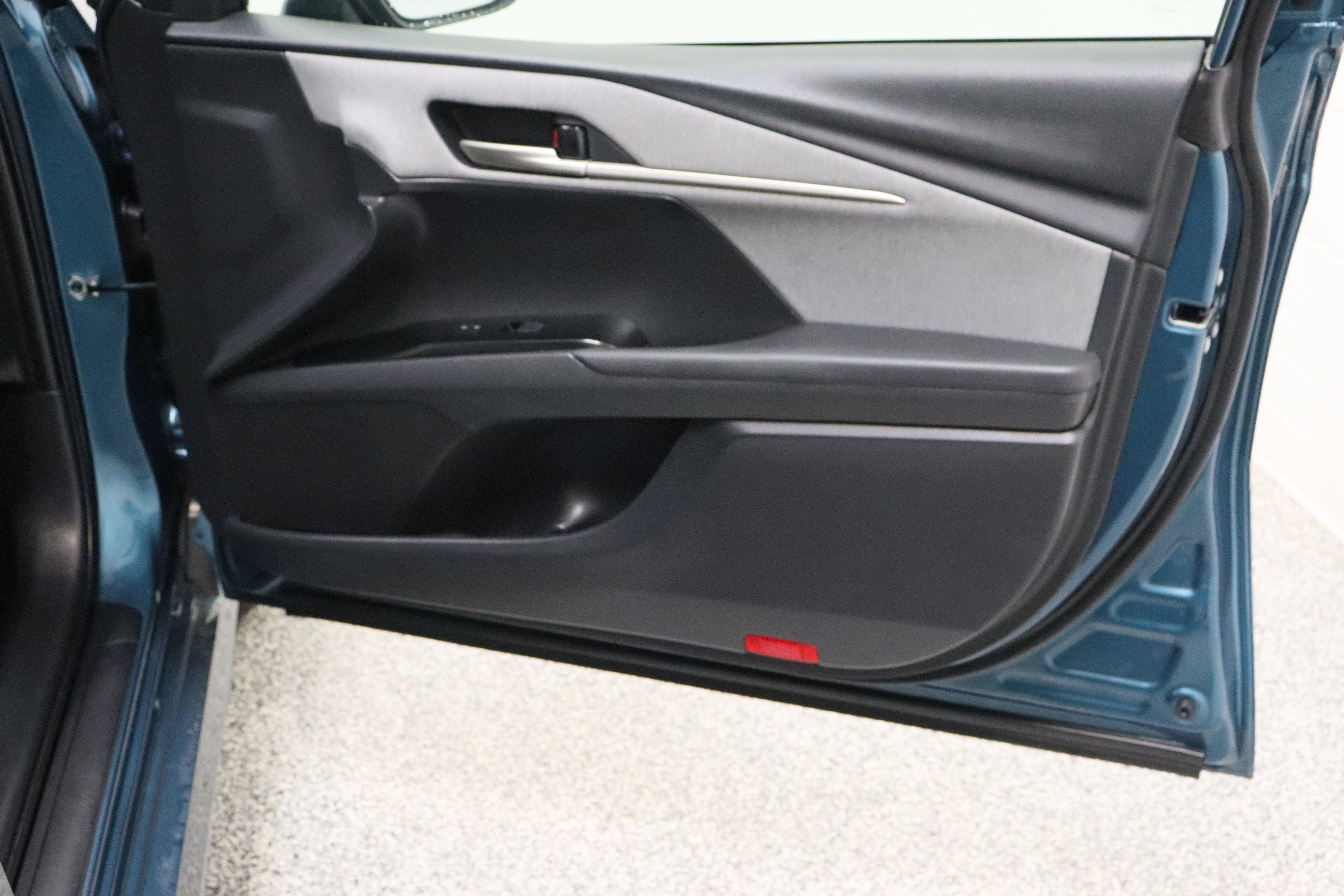 Used 2025 Toyota Camry LE FWD image 33