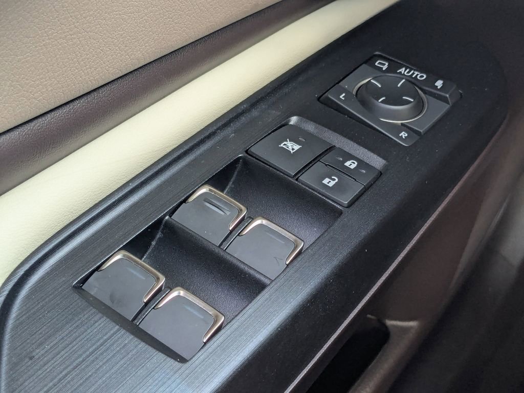 Used 2021 Lexus ES 300h Ultra Luxury image 12