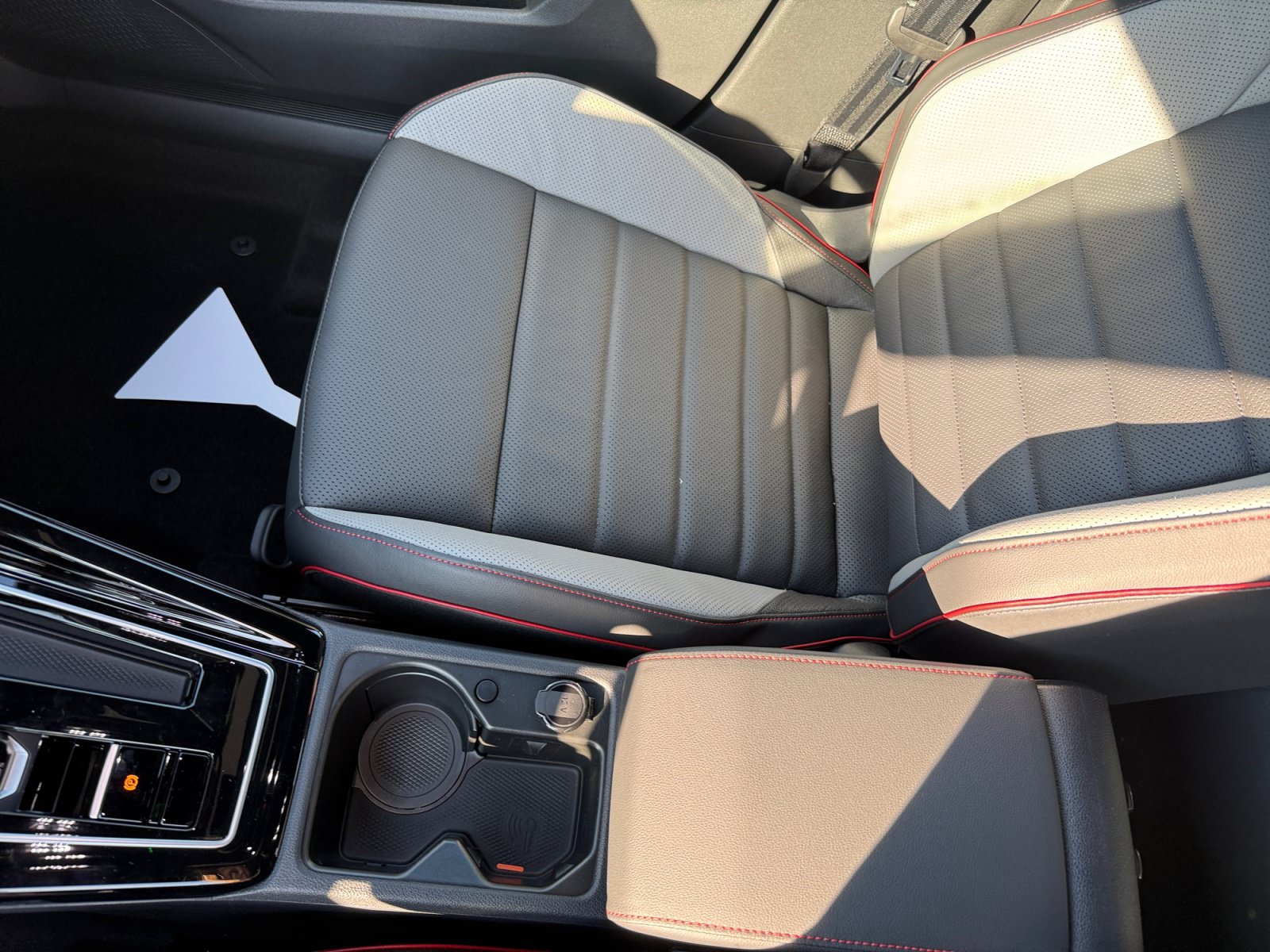 New 2026 Volkswagen GTI SE FWD image 14