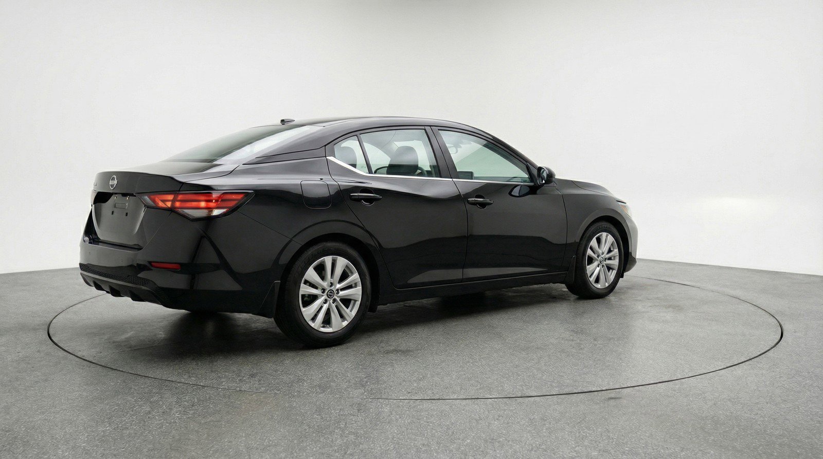 Used 2025 Nissan Sentra S image 9