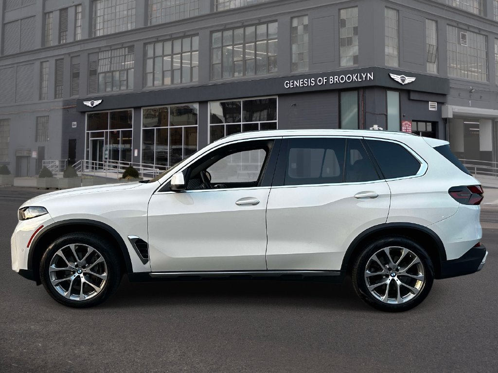 Used 2024 BMW X5 xDrive40i AWD/4WD image 2
