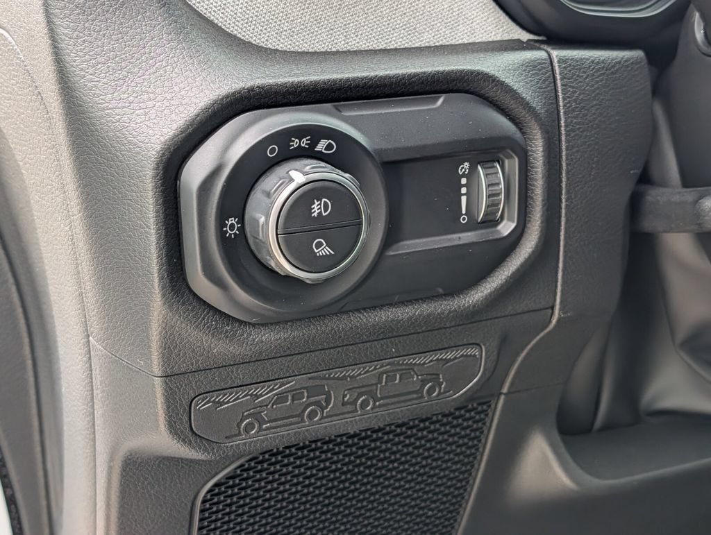 Used 2025 Jeep Gladiator Sport AWD/4WD image 15
