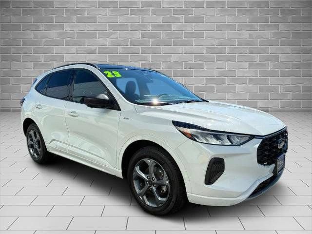 Certified 2023 Ford Escape ST-Line w/ Tech Pack #1 AWD/4WD image 3
