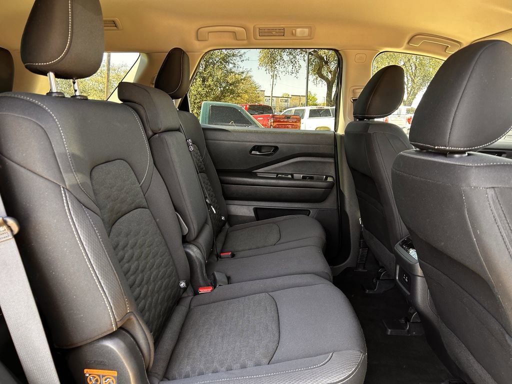 Used 2024 Nissan Pathfinder SV image 26