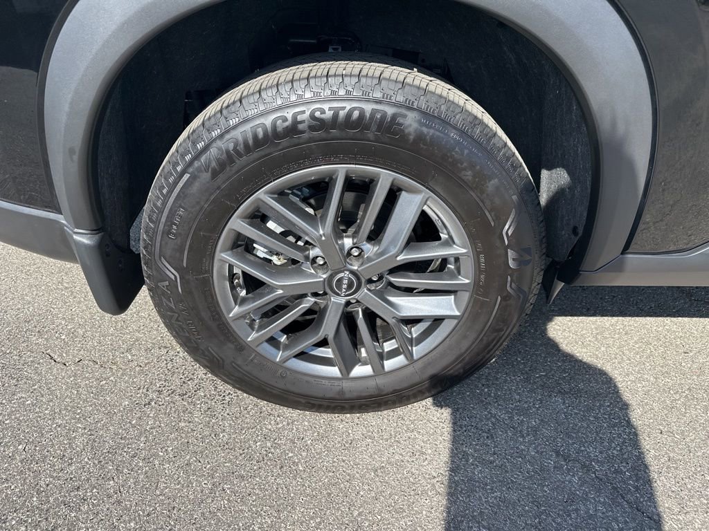 Used 2025 Nissan Rogue S image 9