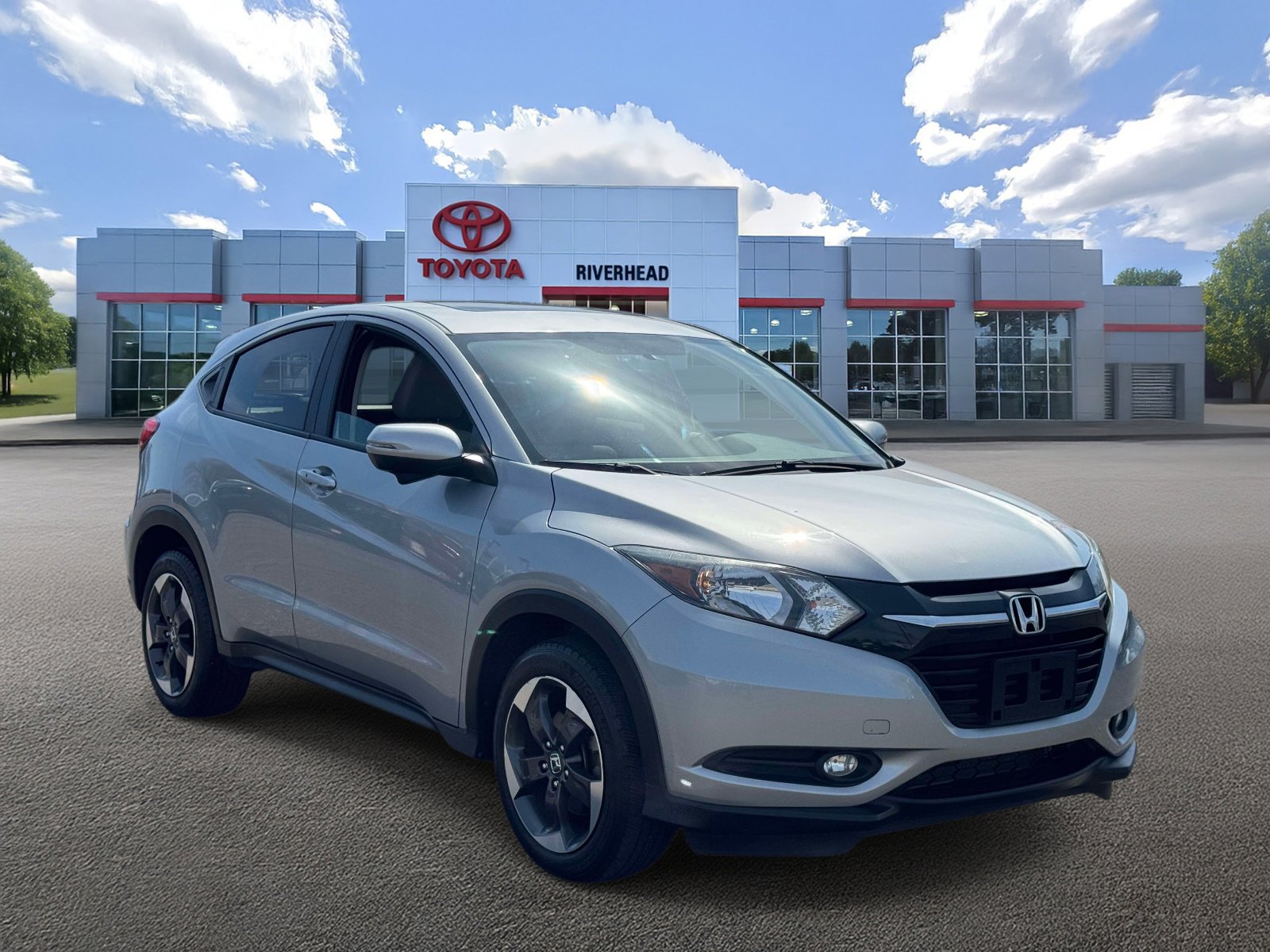 Used 2018 Honda HR-V EX image 2