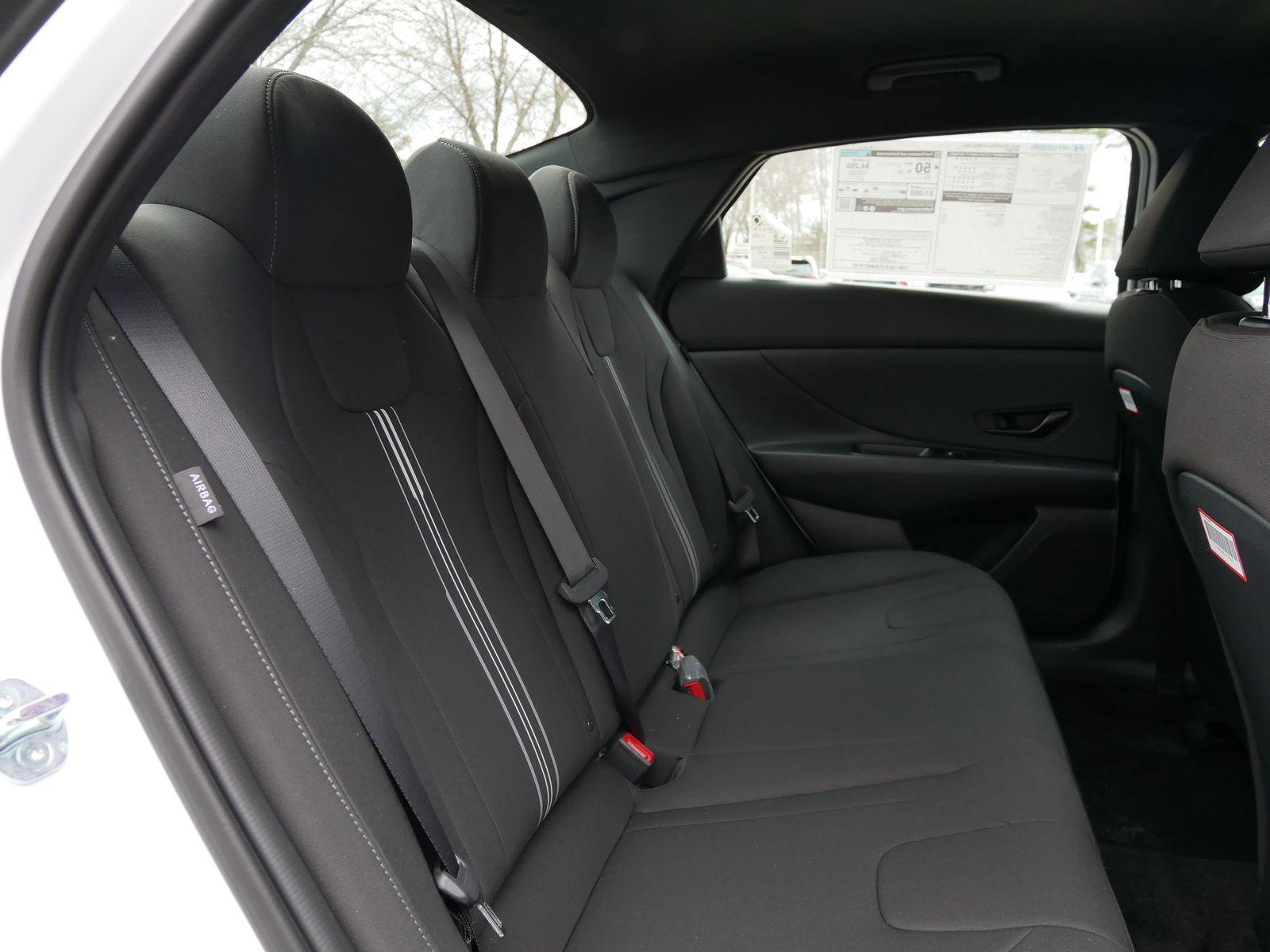 New 2025 Hyundai Elantra SEL image 11