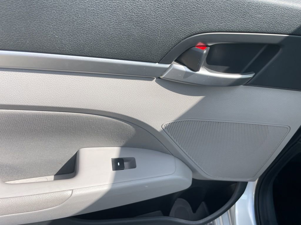 Used 2020 Hyundai Elantra SEL image 41