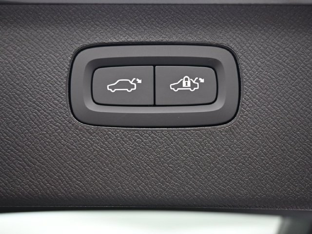 New 2026 Volvo XC90 B6 Plus w/ Protection Package Premier AWD/4WD image 11