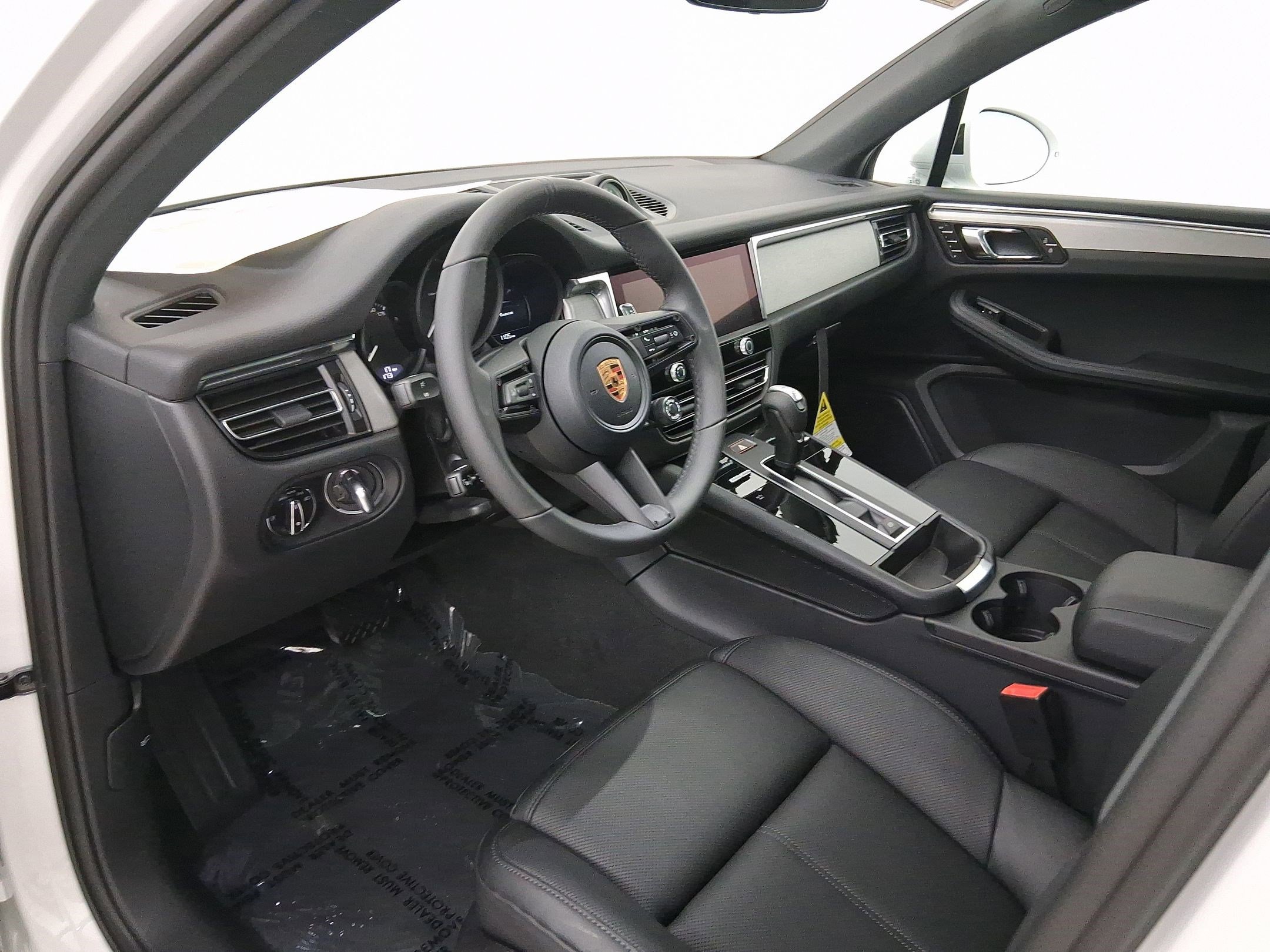 Used 2026 Porsche Macan image 4