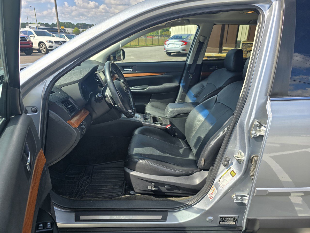 Used 2013 Subaru Outback 3.6R Limited image 16