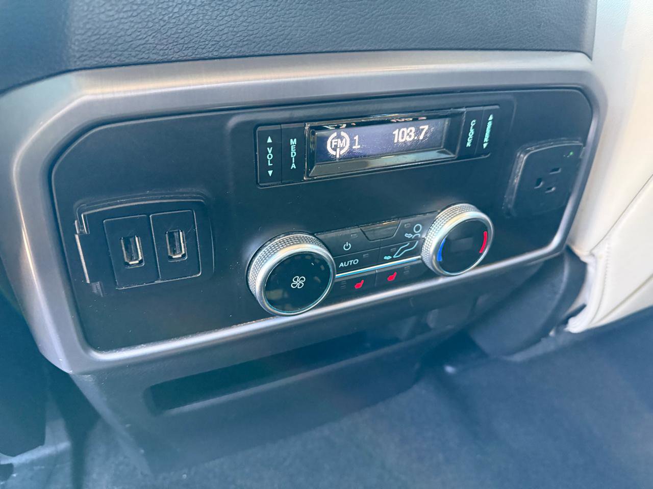 Used 2019 Ford Expedition Platinum image 16