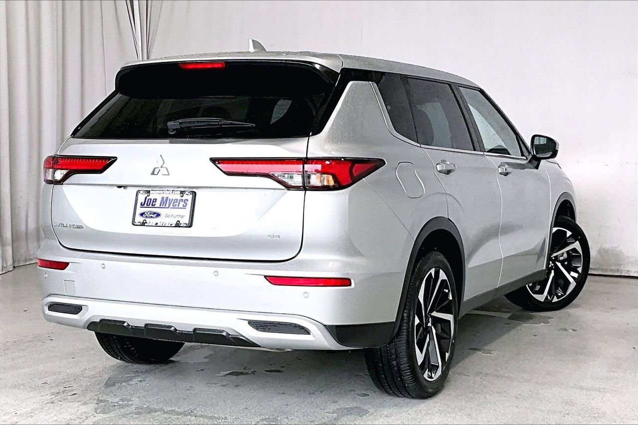 Used 2023 Mitsubishi Outlander SE image 13