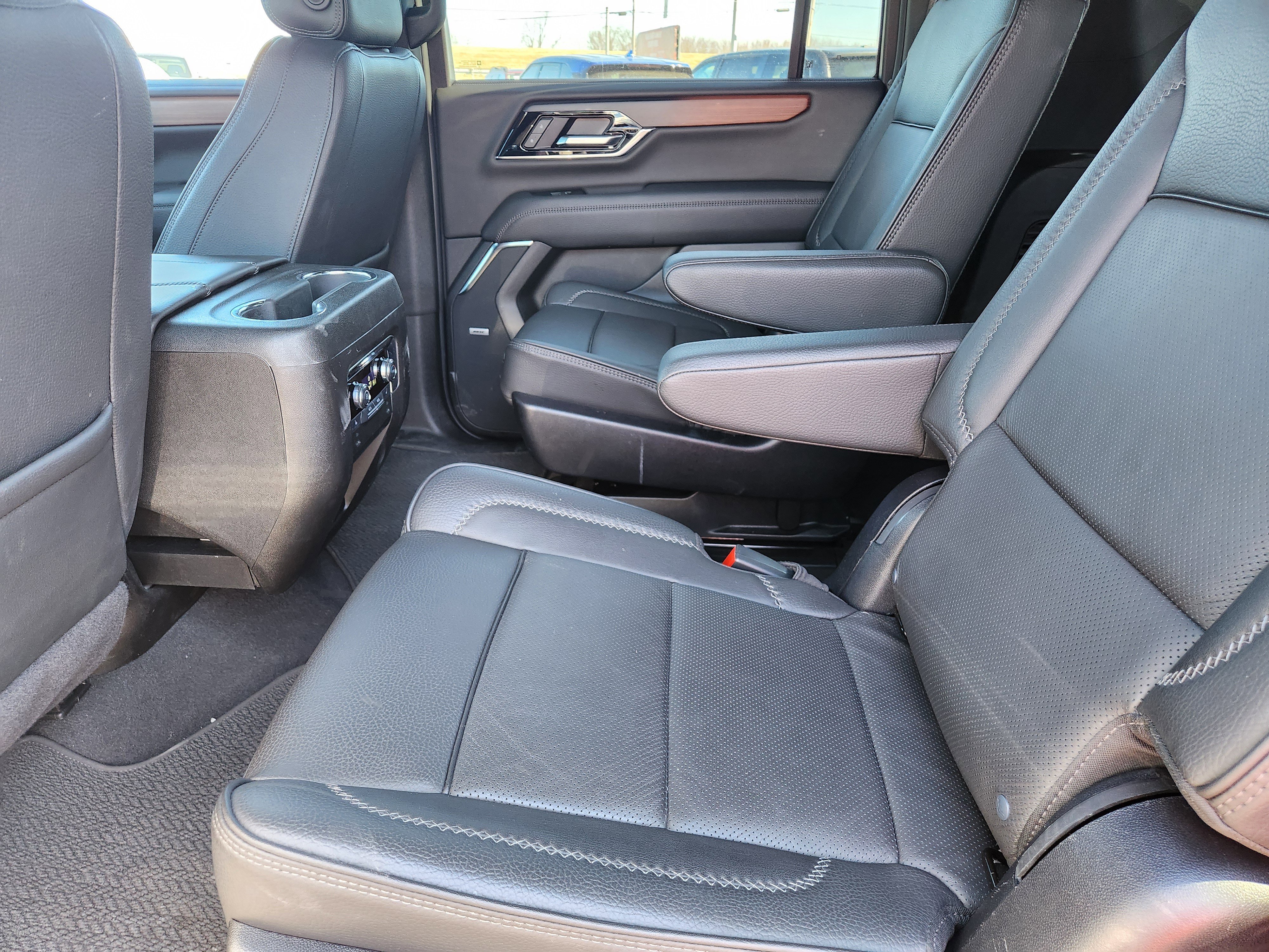 Used 2025 GMC Yukon XL Denali image 27