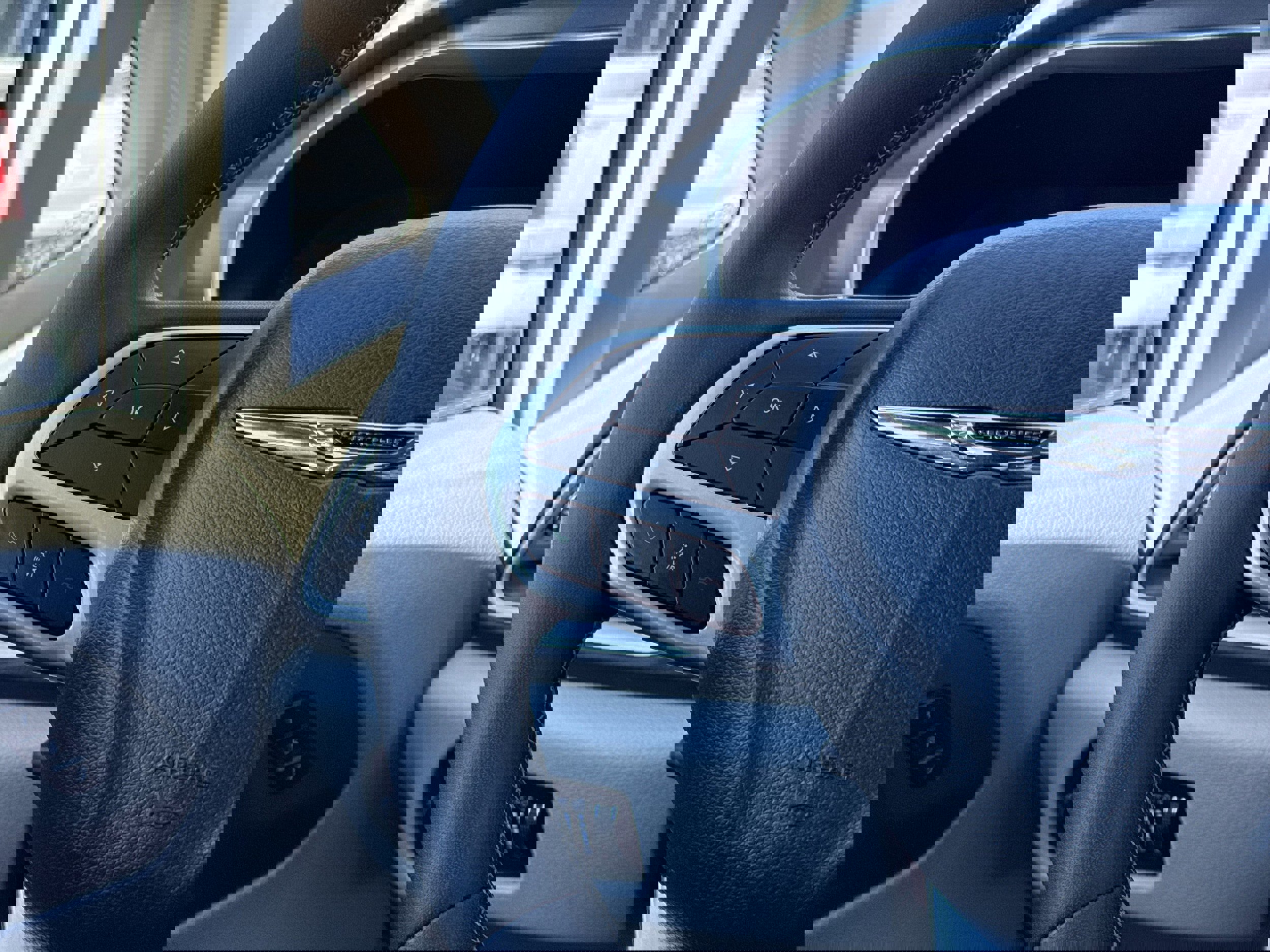 Used 2024 Chrysler Pacifica Touring-L image 14