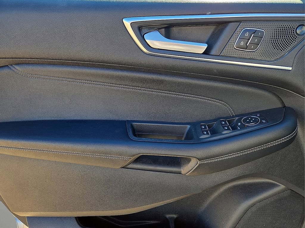 Used 2022 Ford Edge Titanium image 21