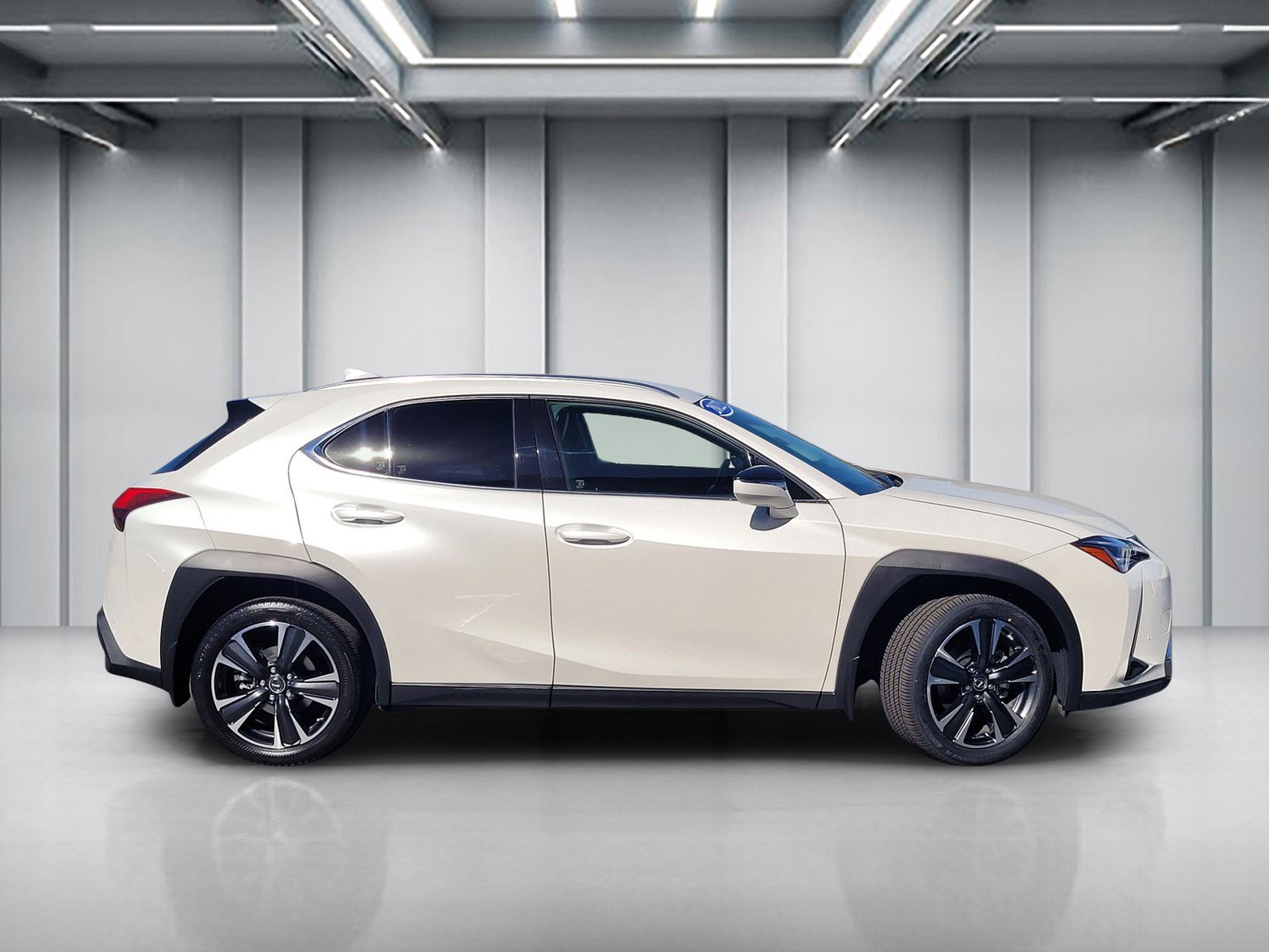 Certified 2022 Lexus UX 200 w/ Accessory Package (Z2) FWD image 4