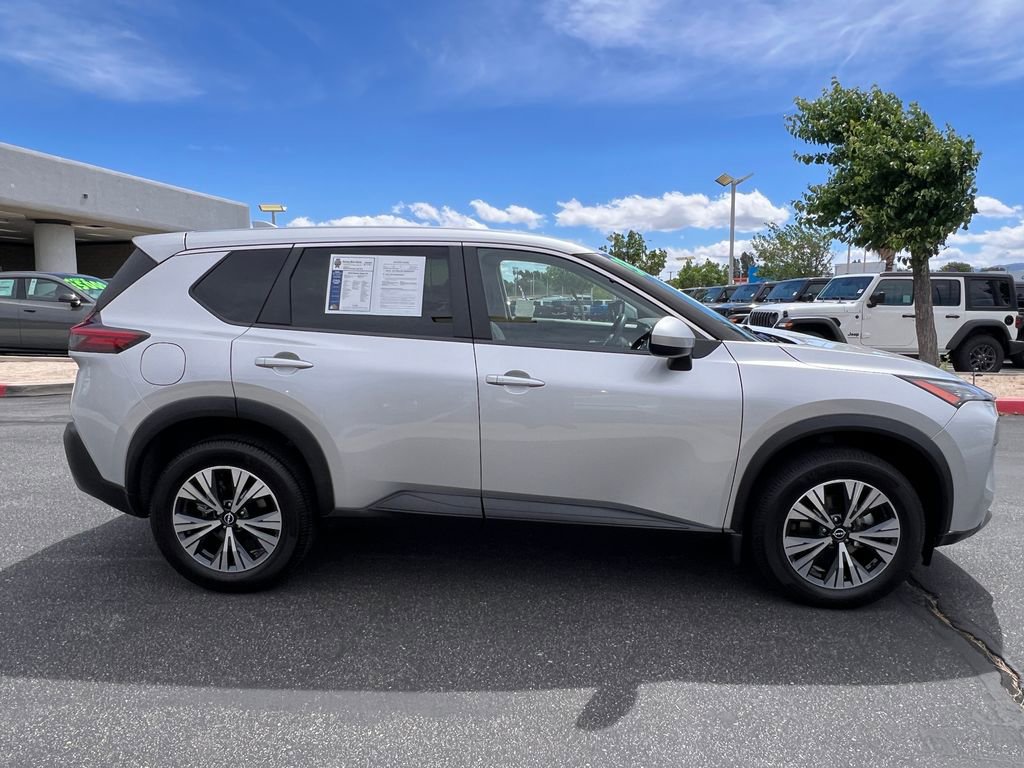 Used 2023 Nissan Rogue SV image 9