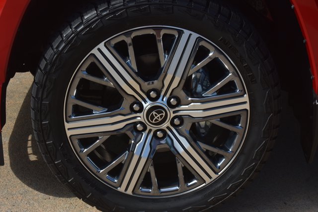 Used 2024 Toyota Sequoia Capstone AWD/4WD image 9