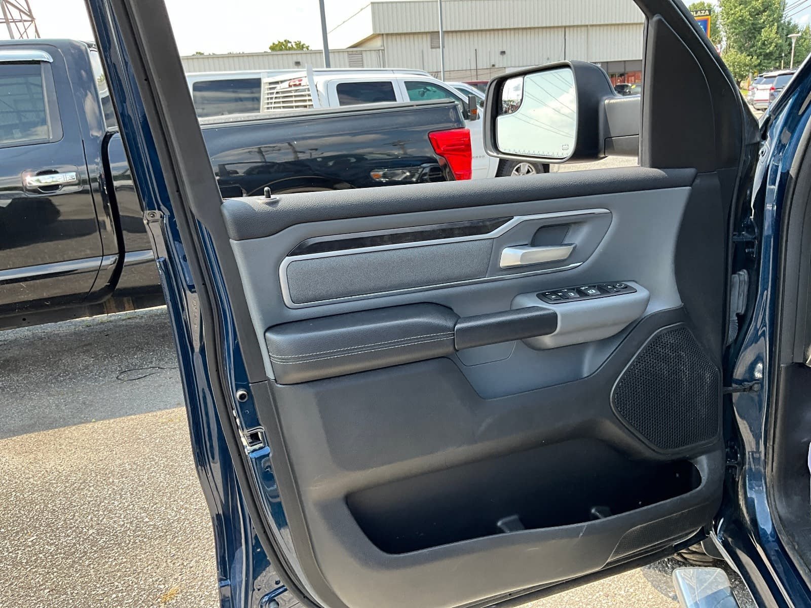 Used 2023 RAM 1500 Big Horn AWD/4WD image 18