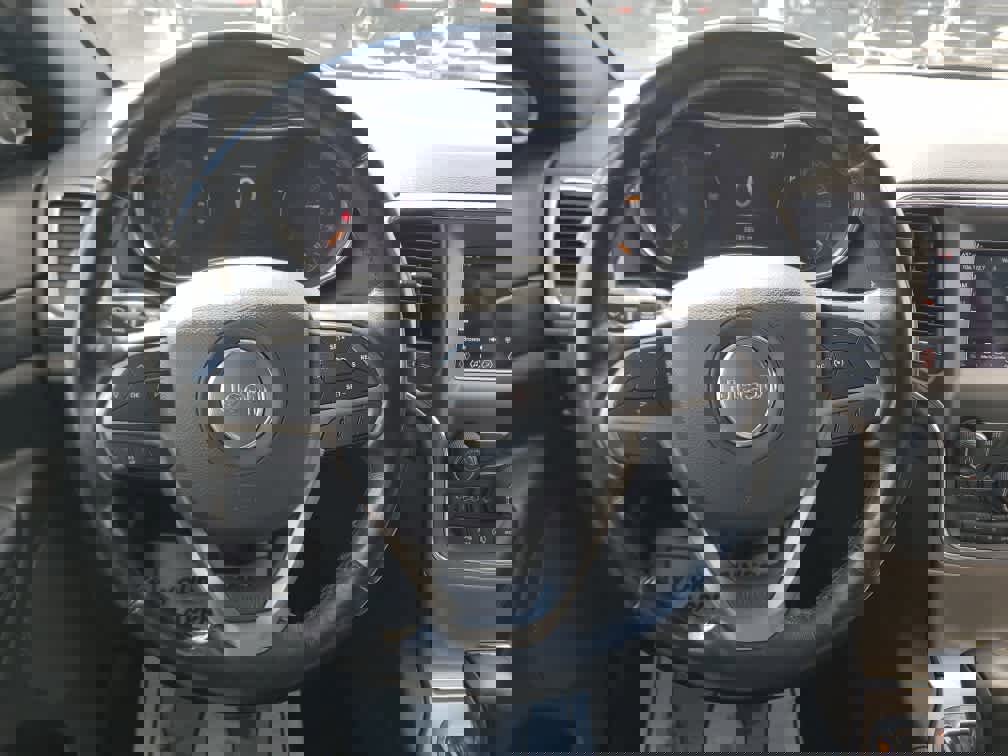 Used 2021 Jeep Grand Cherokee Laredo w/ Security & Convenience Group image 22