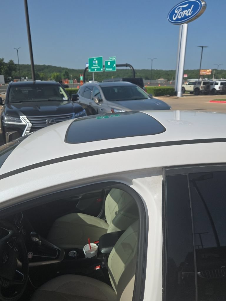 Used 2018 Ford Focus Titanium FWD image 9