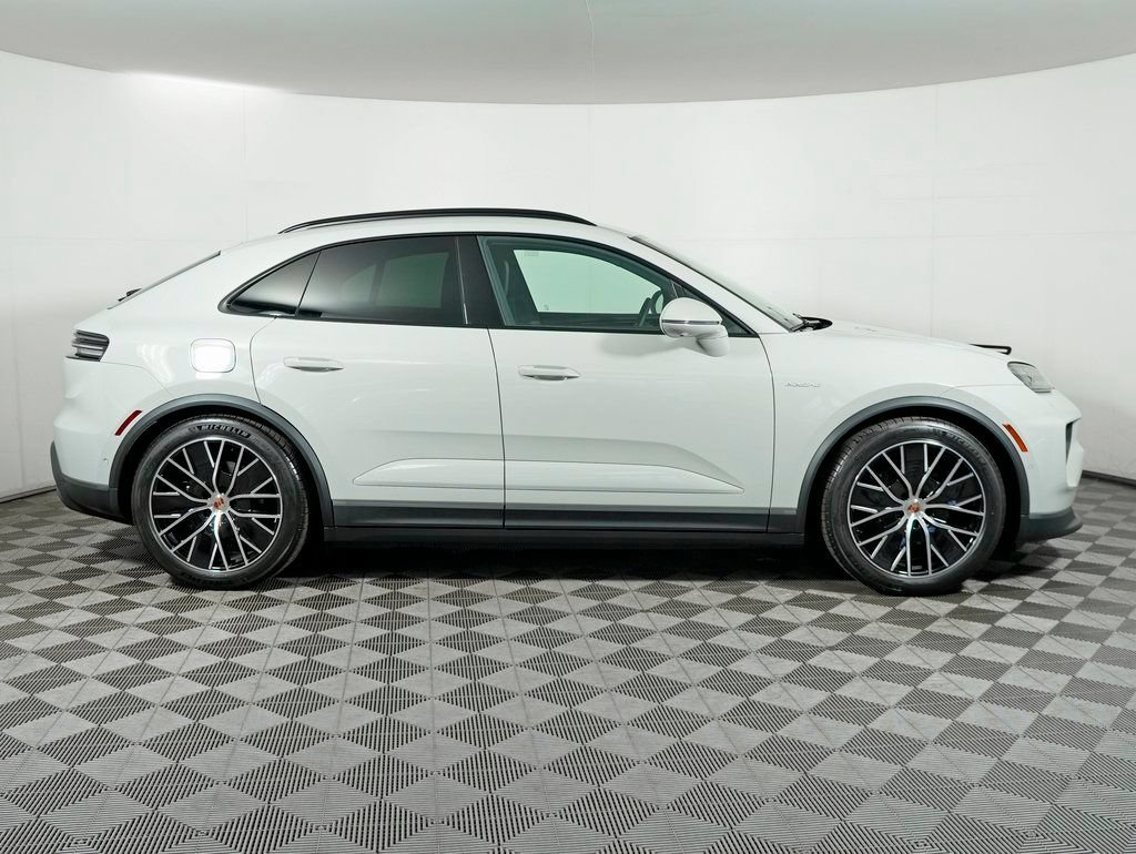 Certified 2026 Porsche Macan 4 Electric AWD/4WD image 8