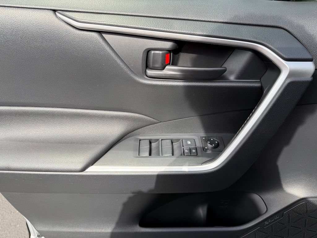Used 2019 Toyota RAV4 LE w/ All Weather Liner Package AWD/4WD image 15