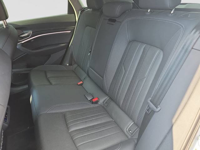 Used 2023 Audi e-tron Premium Plus w/ Premium Plus Package AWD/4WD image 16