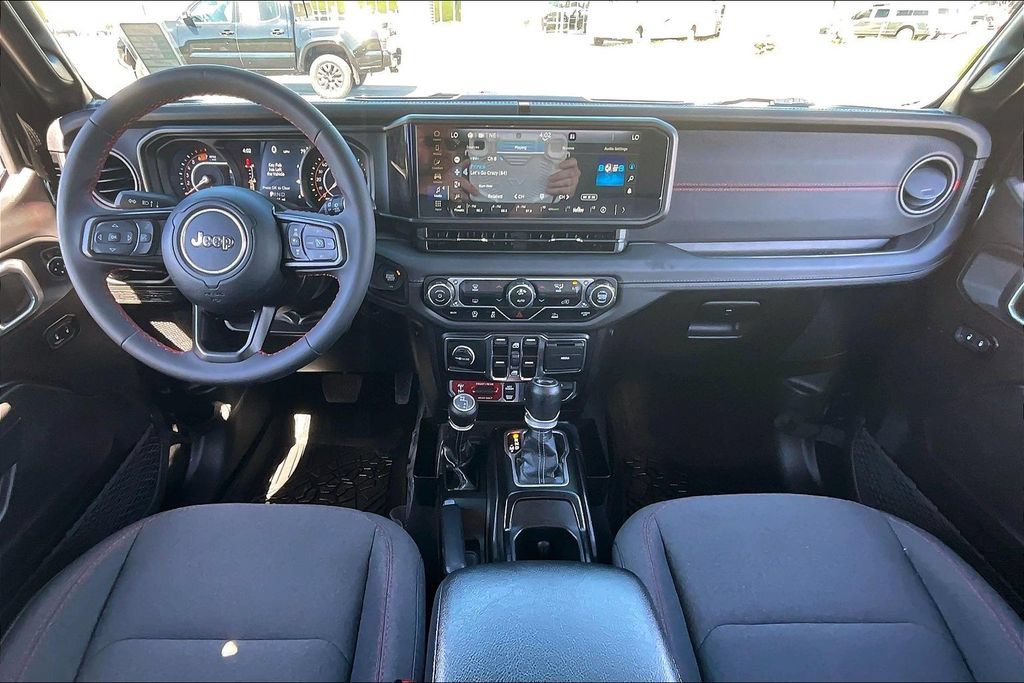 Used 2024 Jeep Wrangler Unlimited Rubicon AWD/4WD image 16