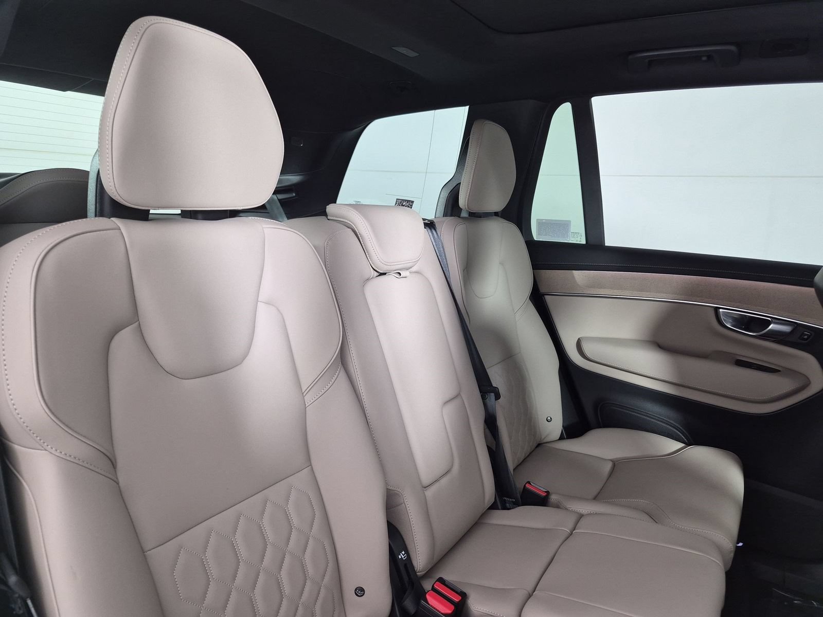 Certified 2026 Volvo XC90 B6 Plus w/ Protection Package Premier AWD/4WD image 28