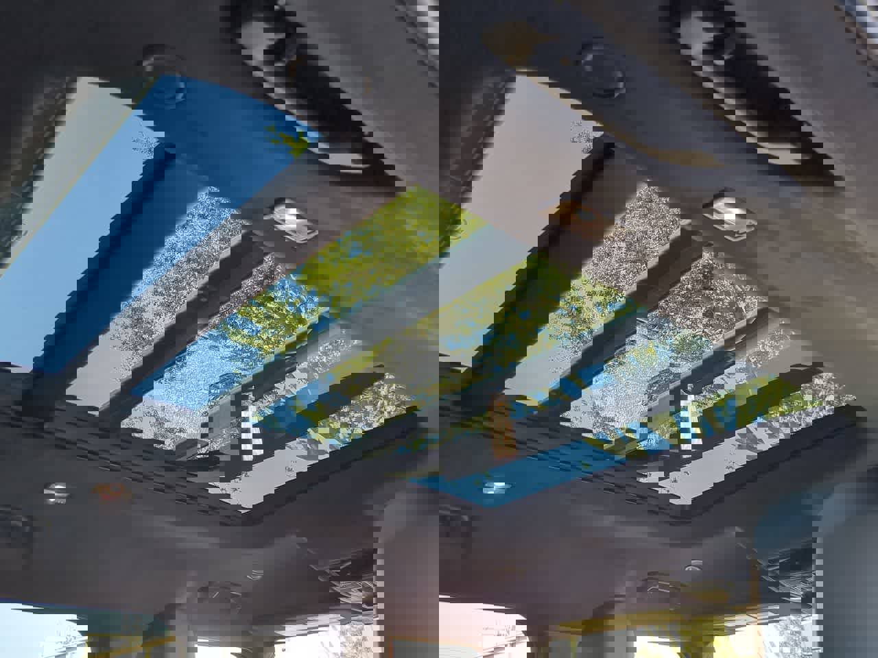 Used 2025 Land Rover Defender 110 image 23