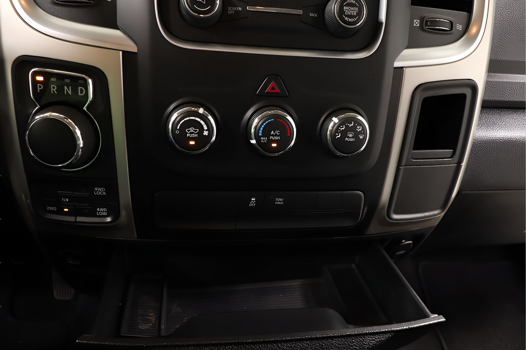 Used 2018 RAM 1500 Classic SLT AWD/4WD image 10