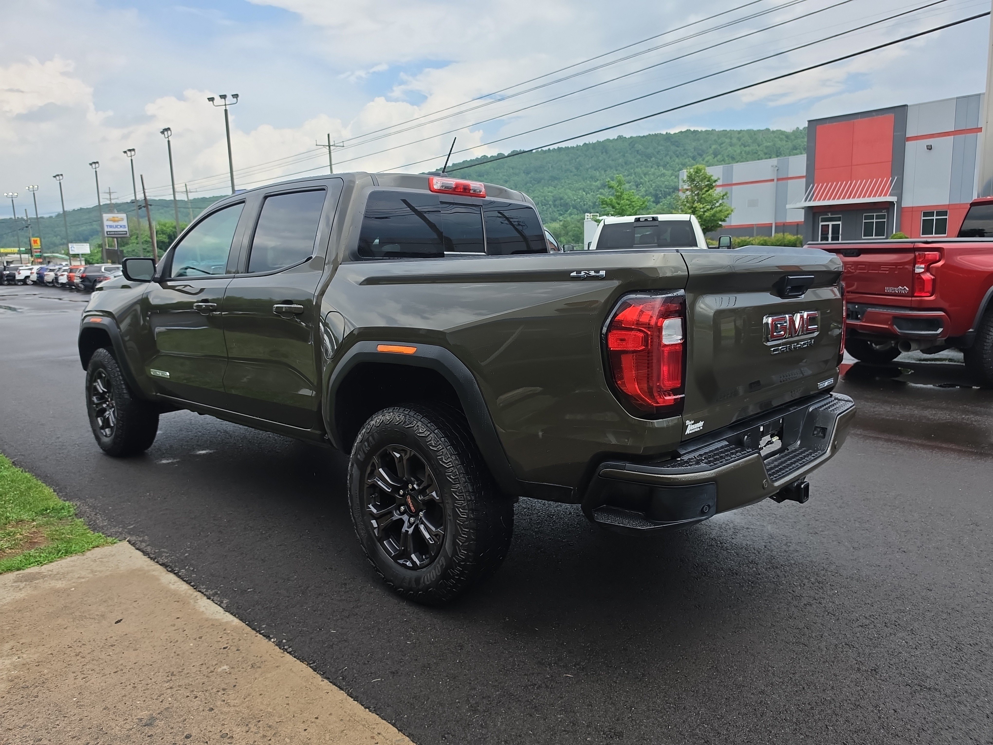 Used 2024 GMC Canyon Elevation w/ Elevation Premium Package AWD/4WD image 6