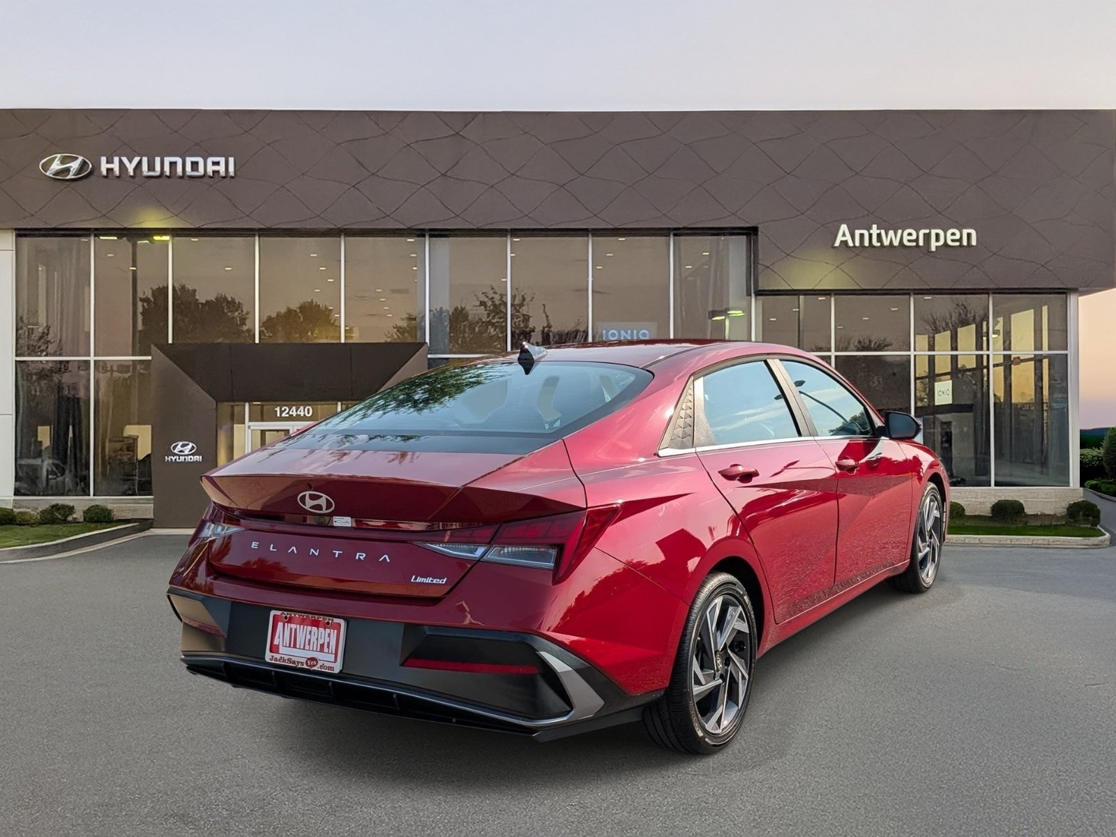 Used 2025 Hyundai Elantra Limited FWD image 3
