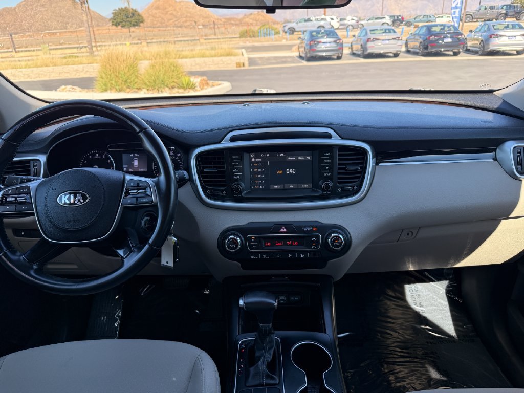 Used 2019 Kia Sorento FWD V6 image 15