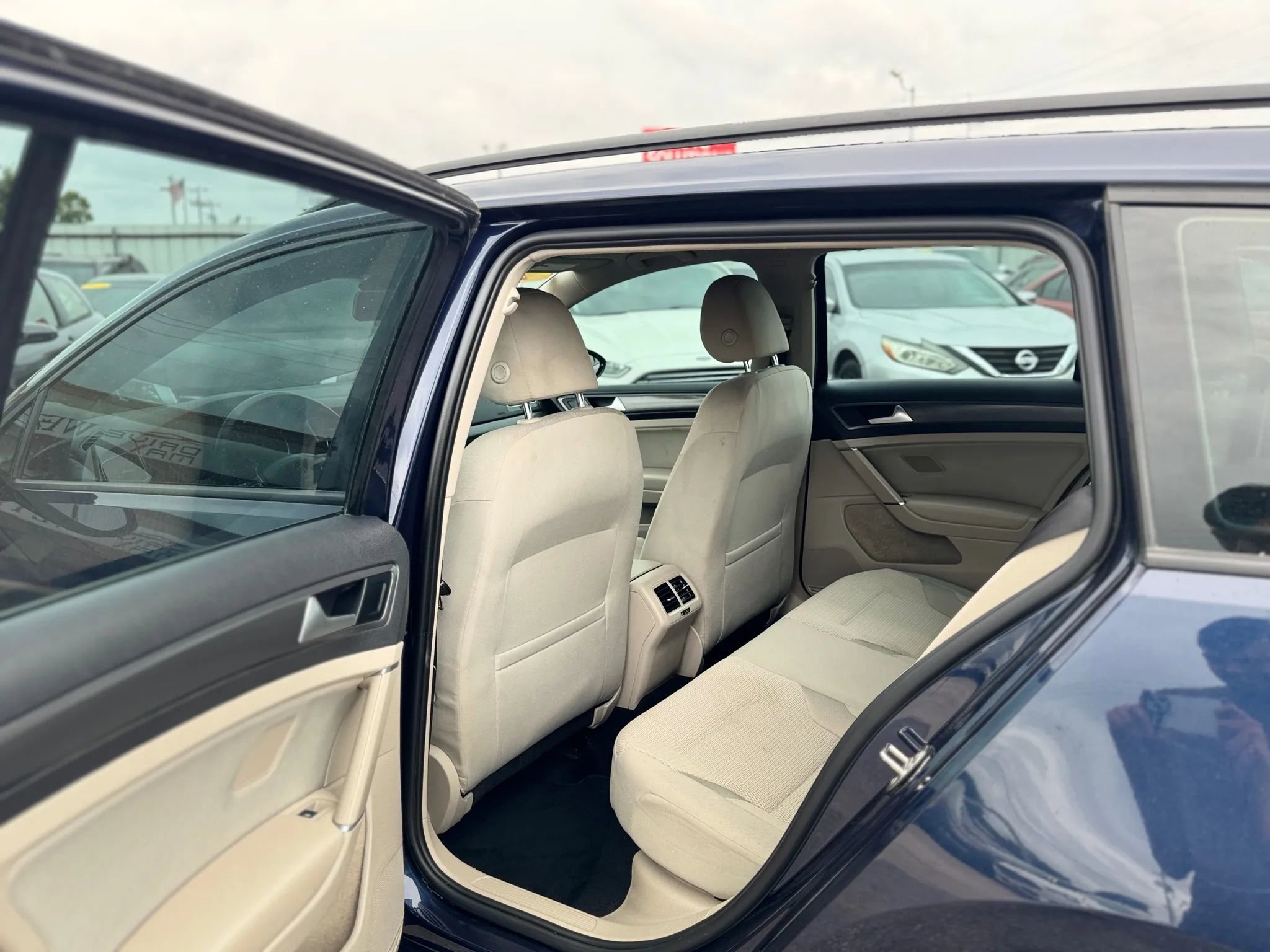 Used 2018 Volkswagen Golf S FWD image 24