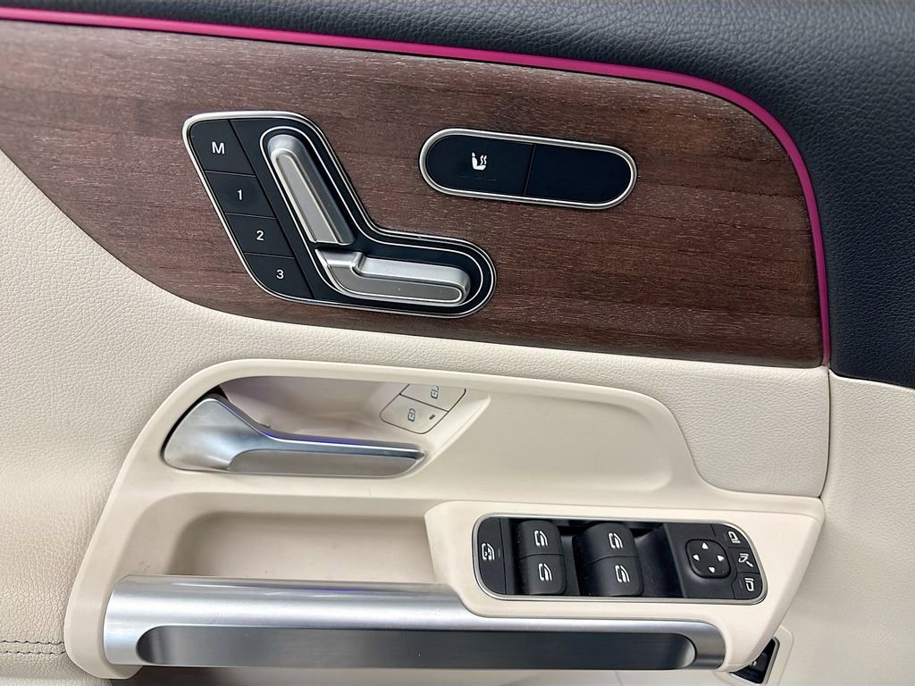 Used 2023 Mercedes-Benz EQB 300 4MATIC image 21