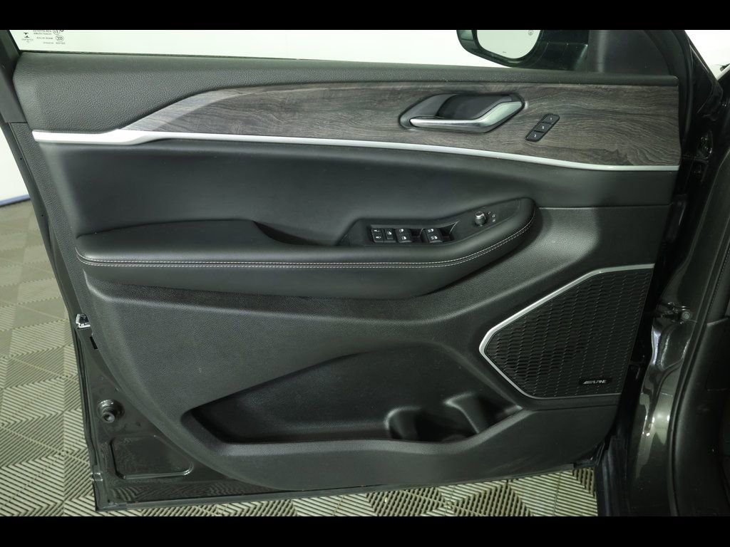 Used 2022 Jeep Grand Cherokee L Limited AWD/4WD image 24